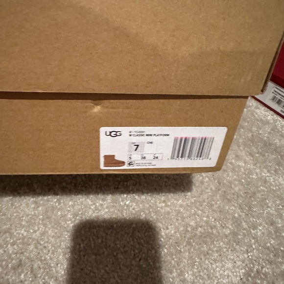Brand new Ugg mini platform boots sz 7 chestnut color - Picture 7 of 9